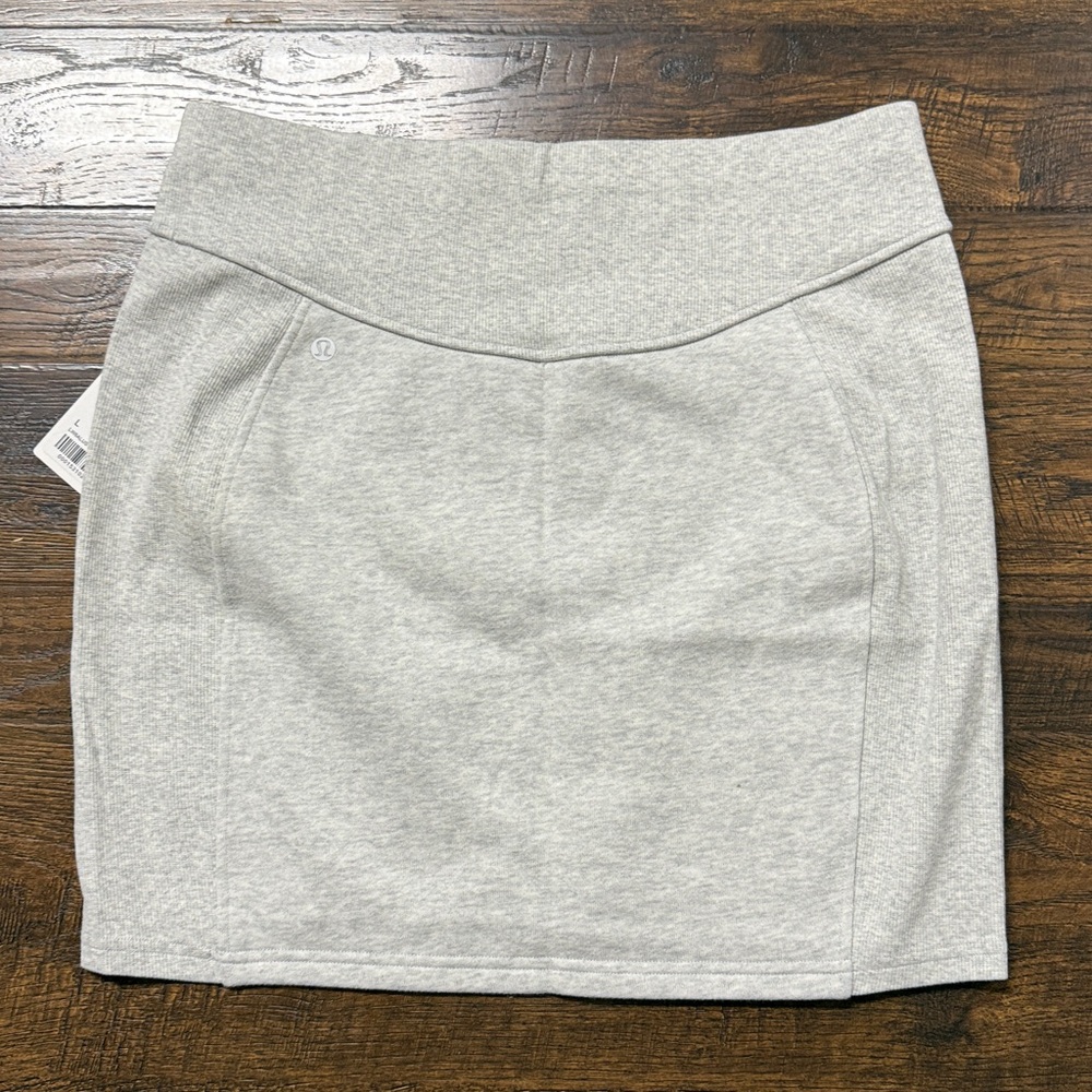 Lululemon Scuba HR Gray Mini Skirt size large - Picture 3 of 5